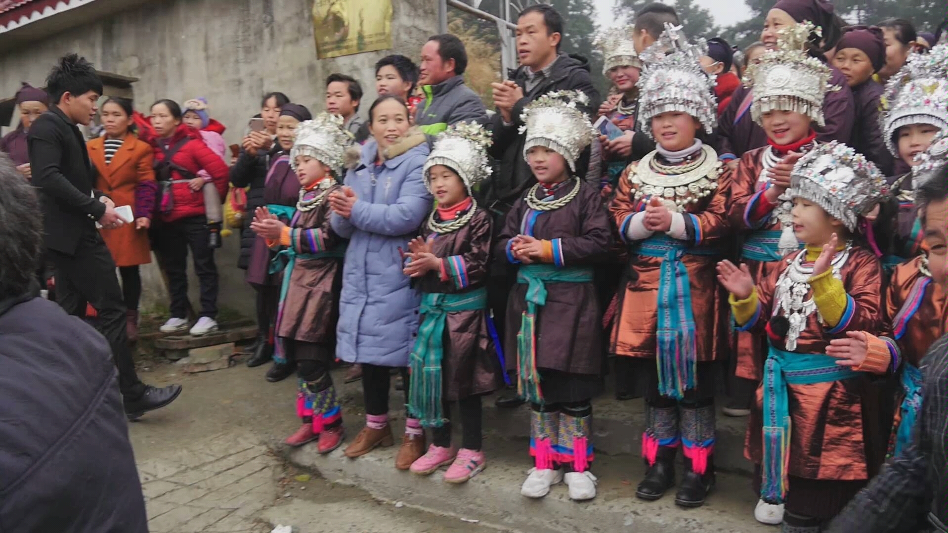 草苗族_哔哩哔哩 (゜-゜)つロ 干杯~-bilibili