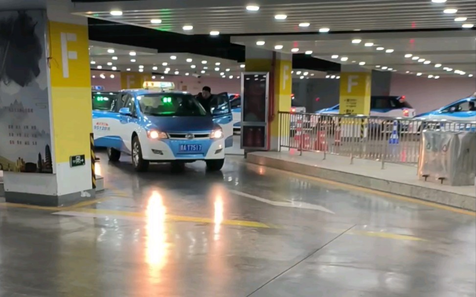 太原的出租车块头真大,比大部分城市的出租车体型大