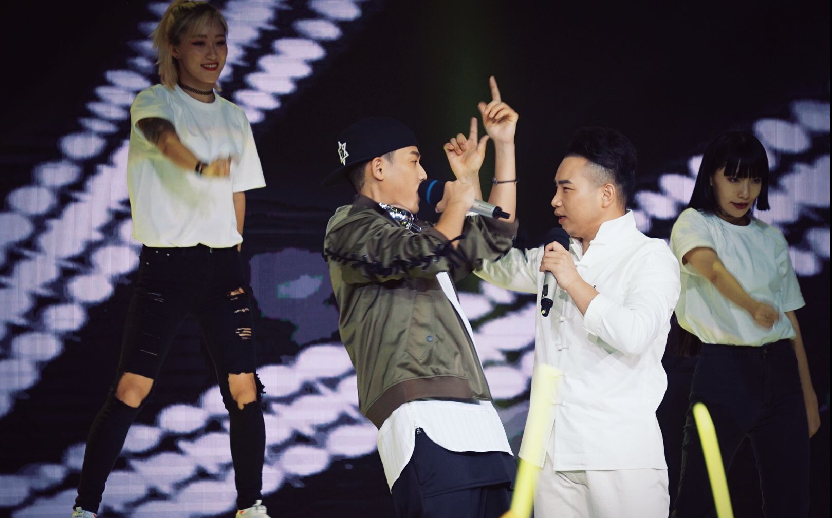 苏醒学泗州戏打花舌形容自己是重型摩托车