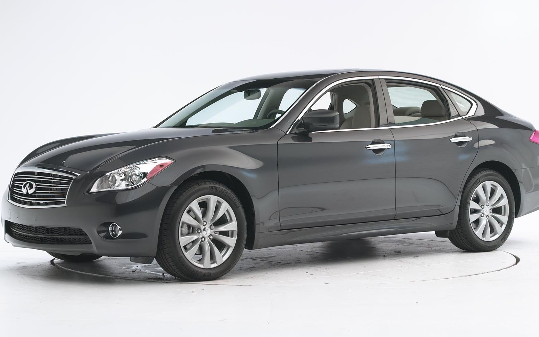 2011款 英菲尼迪 m37 美国高速安全保险协会 车顶强度测试_哔哩哔哩_b