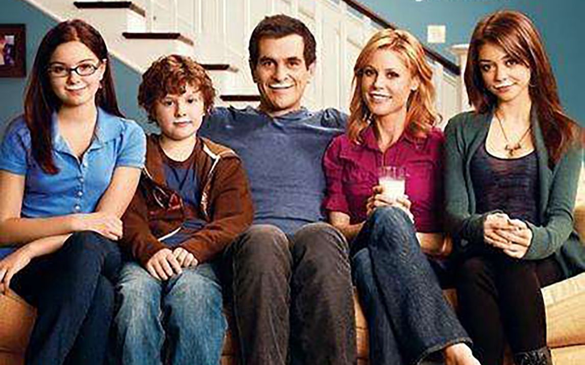 摩登家庭母女三人吵架二姐有喜欢的人啦