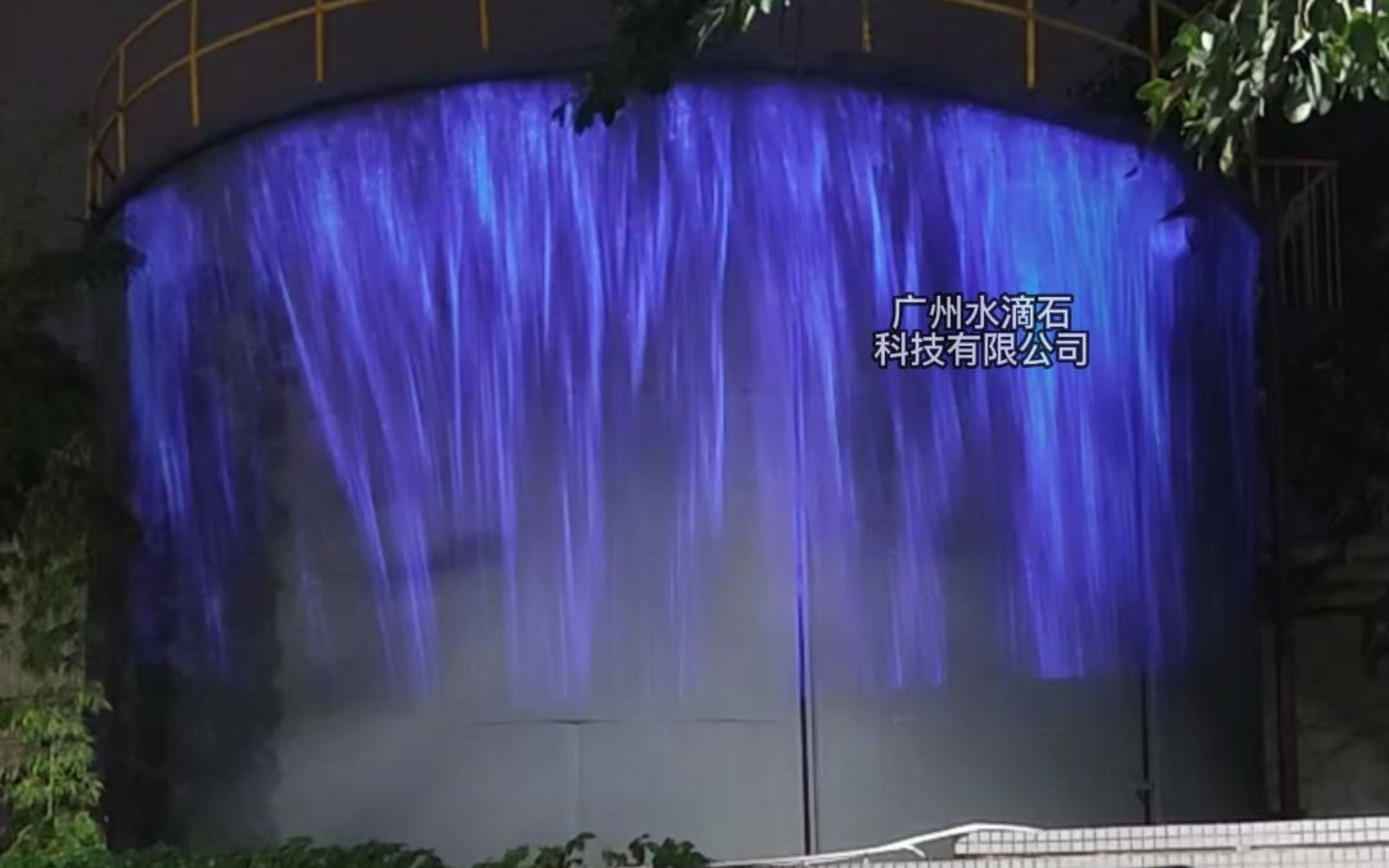 圆柱体做的3d流水全息投影