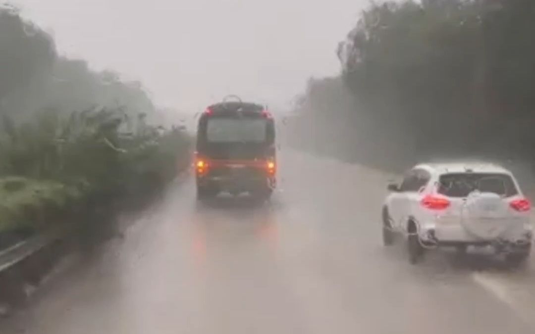 甘肃省庆阳市庆城县突发强降雨导致乡镇出现城乡内涝、道路冲毁,甘肃森林消防紧急出动,前往救援.哔哩哔哩bilibili