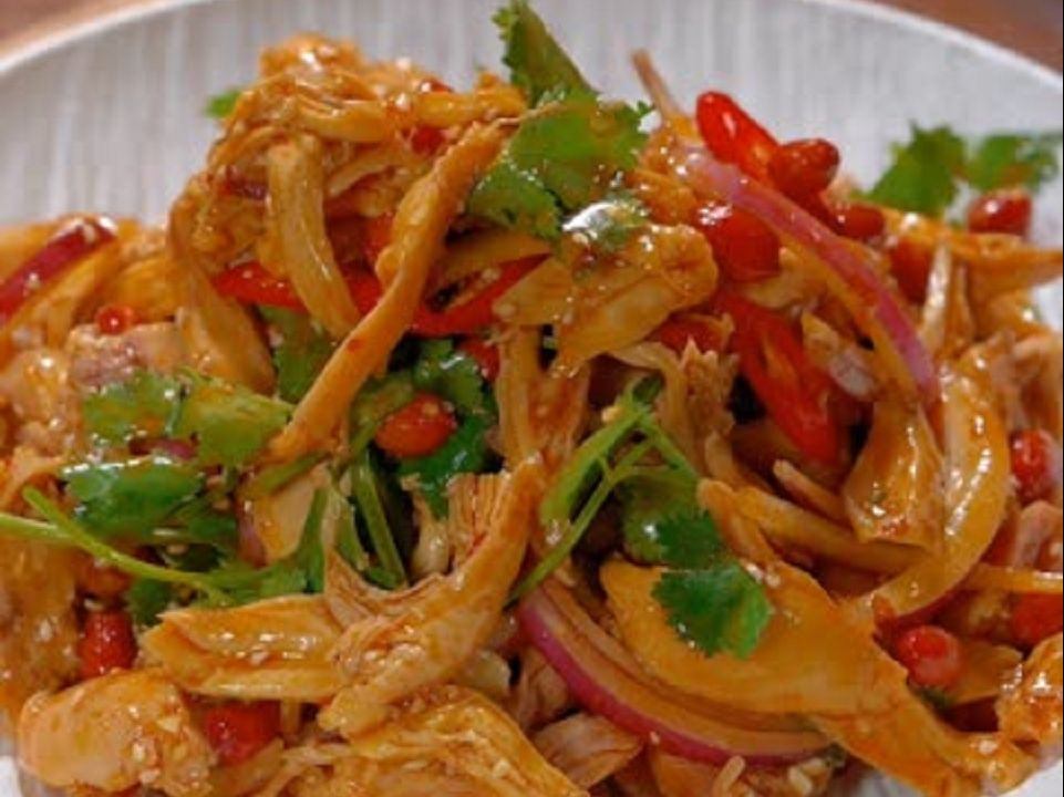 年夜饭椒麻辣手撕鸡了,你就像我这样在家做,做法简单麻辣鲜香