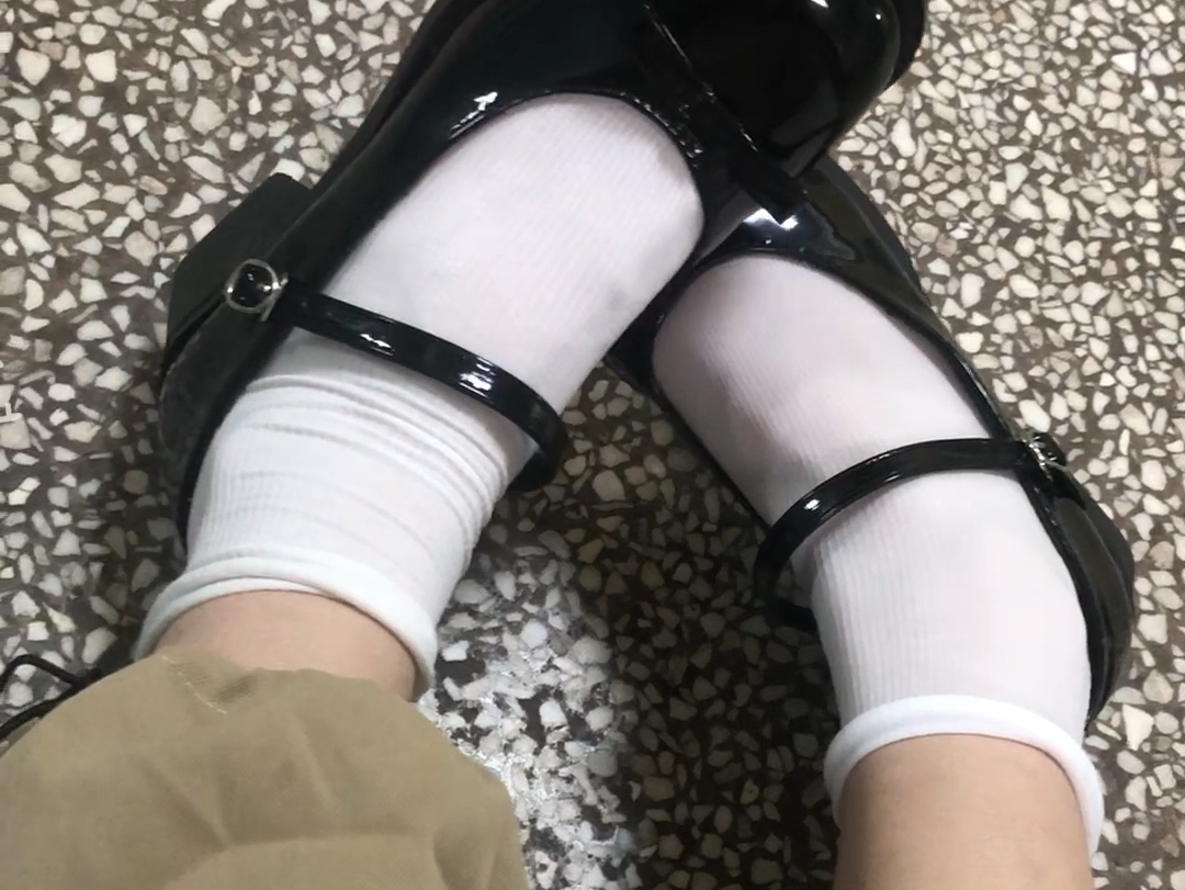 鞋垫面包?过期面包?