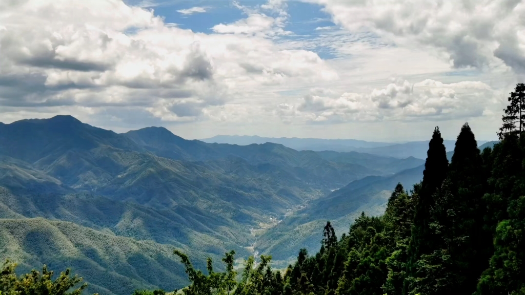黄洋界上风云涌旌旗烈烈卷红潮