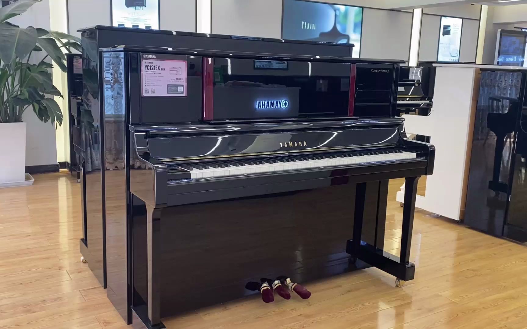 雅马哈钢琴(贵阳)体验中心雅马哈yc121实物展示
