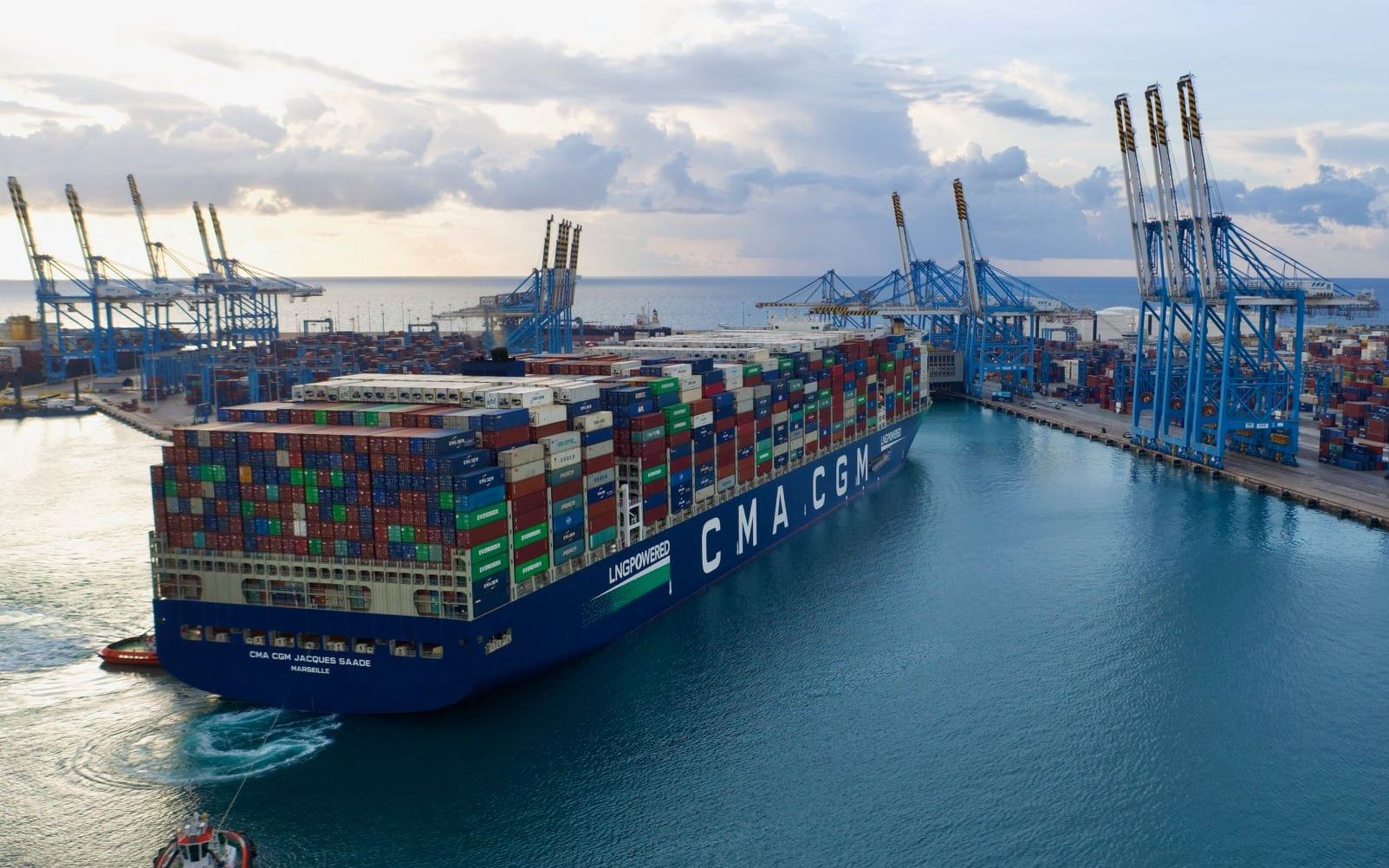 [航海掠影·2k]世界上最大的lng集装箱船 达飞雅克·萨德号抵达汉堡港