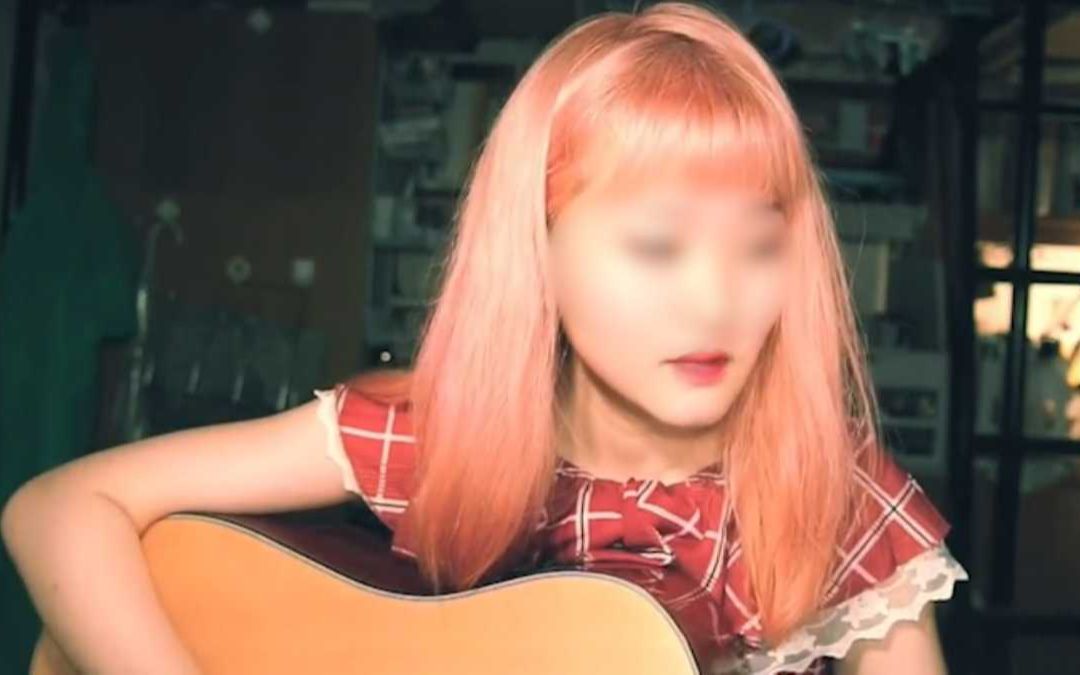 网传粉头发被网暴女生自杀去世,网暴者账号被扒,冷嘲热讽后竟涨粉