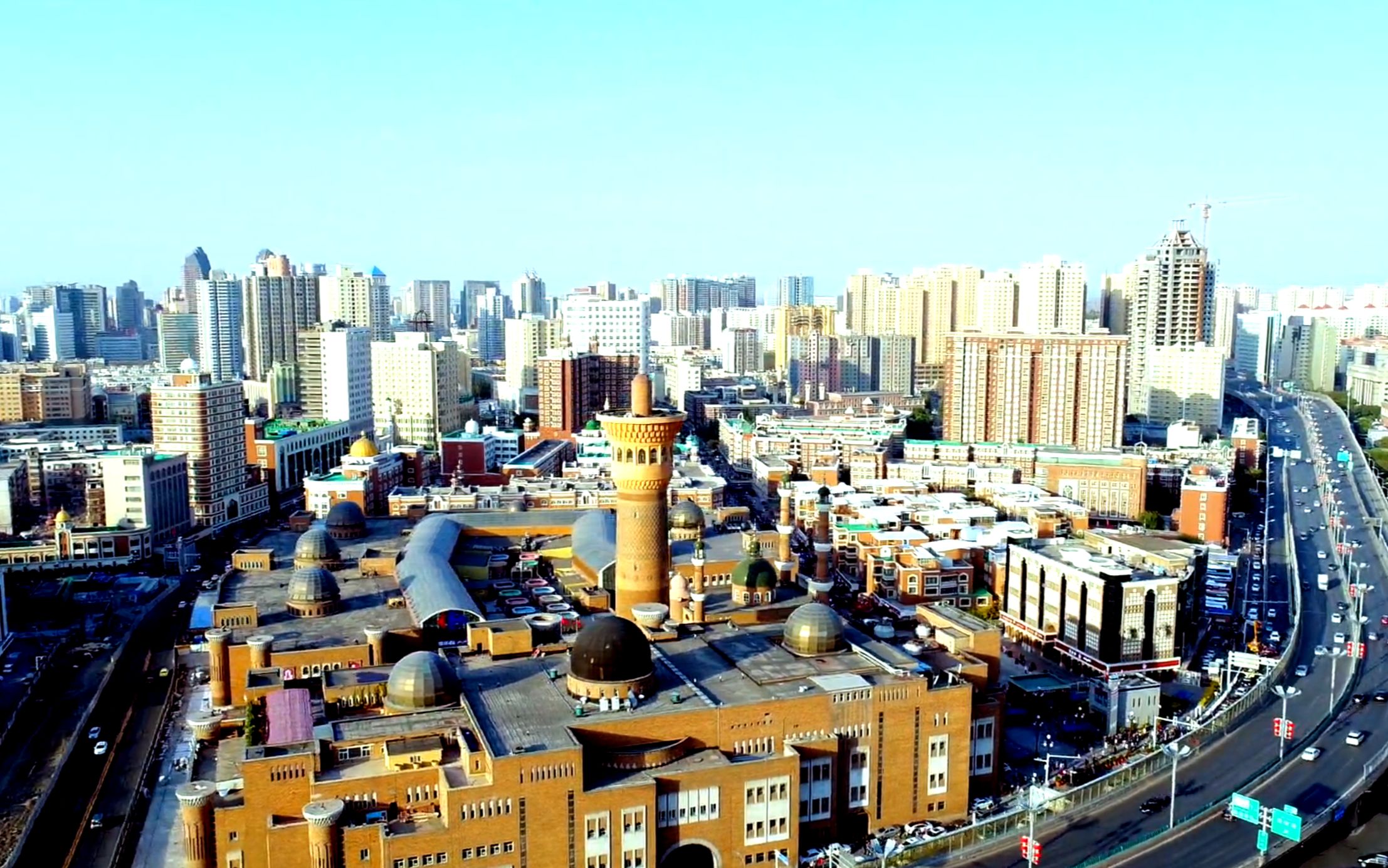 逛吃逛吃,就来新疆国际大巴扎