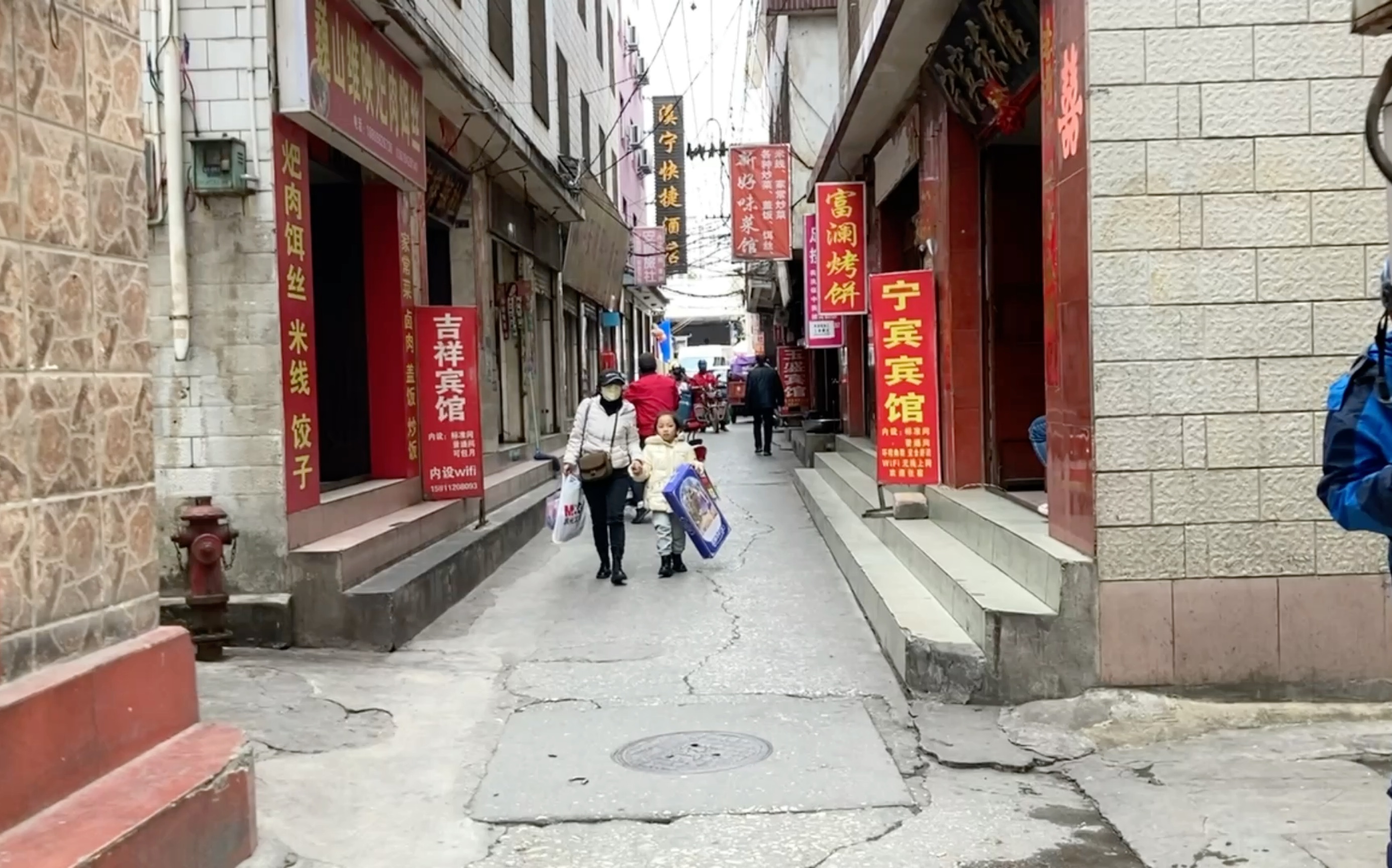 [图]云南大理旅店一条街，20元都可以住宾馆，看看是什么样子