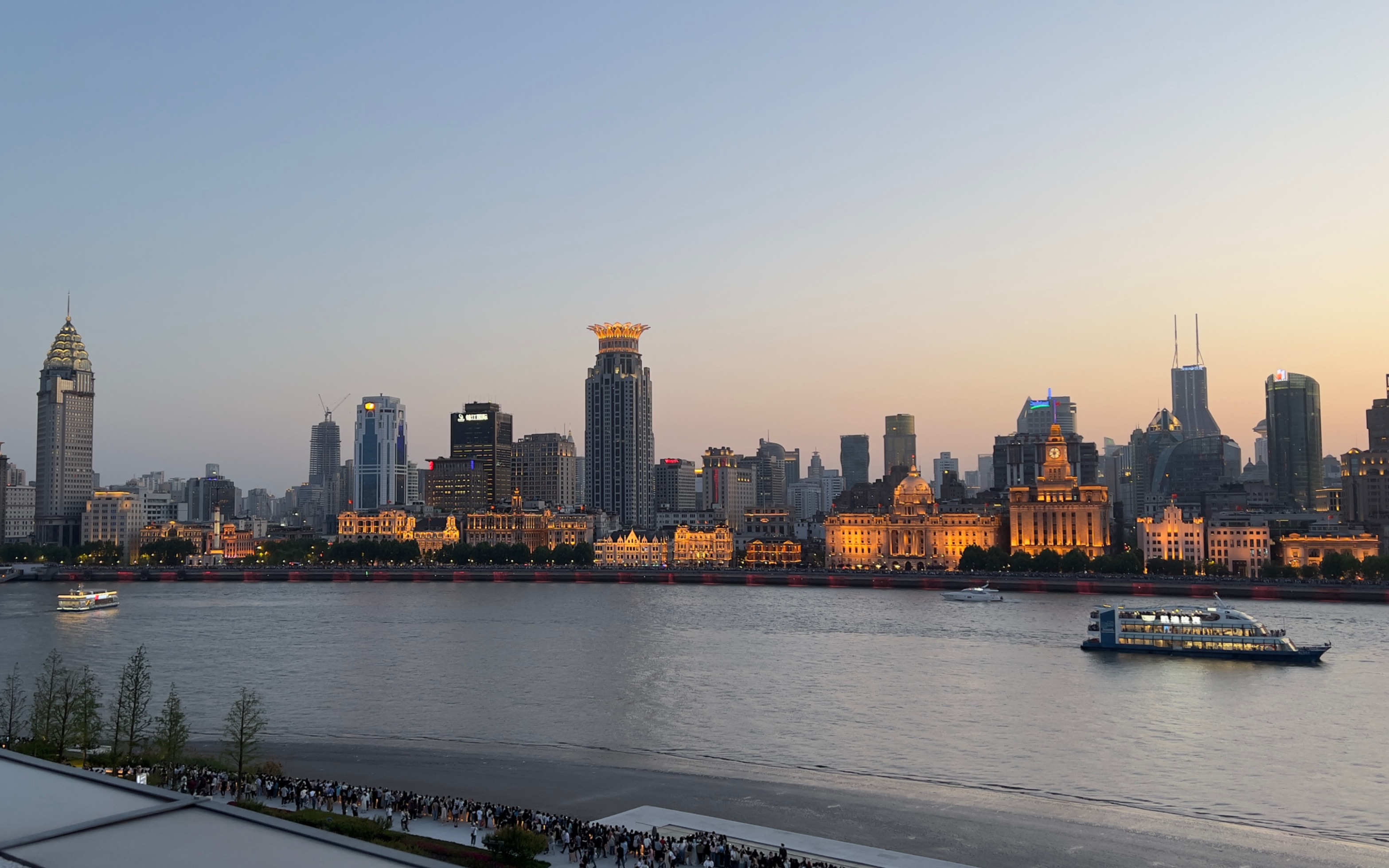 浦东美术馆的顶楼露台——视野开阔,浦江全景尽收眼底,绝对360度江景