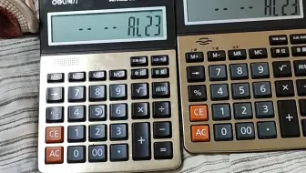 两台得力1541计算器合奏《风中有朵雨做的云》，右边的跟不上了