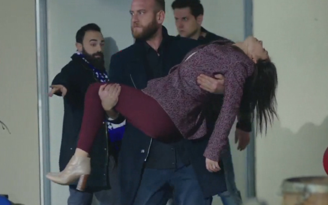 女主被捂昏迷才能把她公主抱走