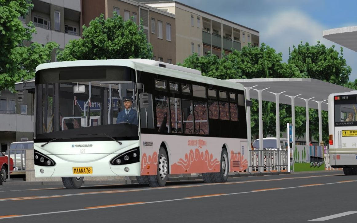 对标大失败 驾驶申夭客车sbb6127phev2行驶在金河k9路