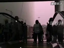 Download Video: 南方多地正遭受猛烈对流天气：湖南长沙白昼如夜，江西樟树狂风吹爆玻璃，学生尖叫逃跑