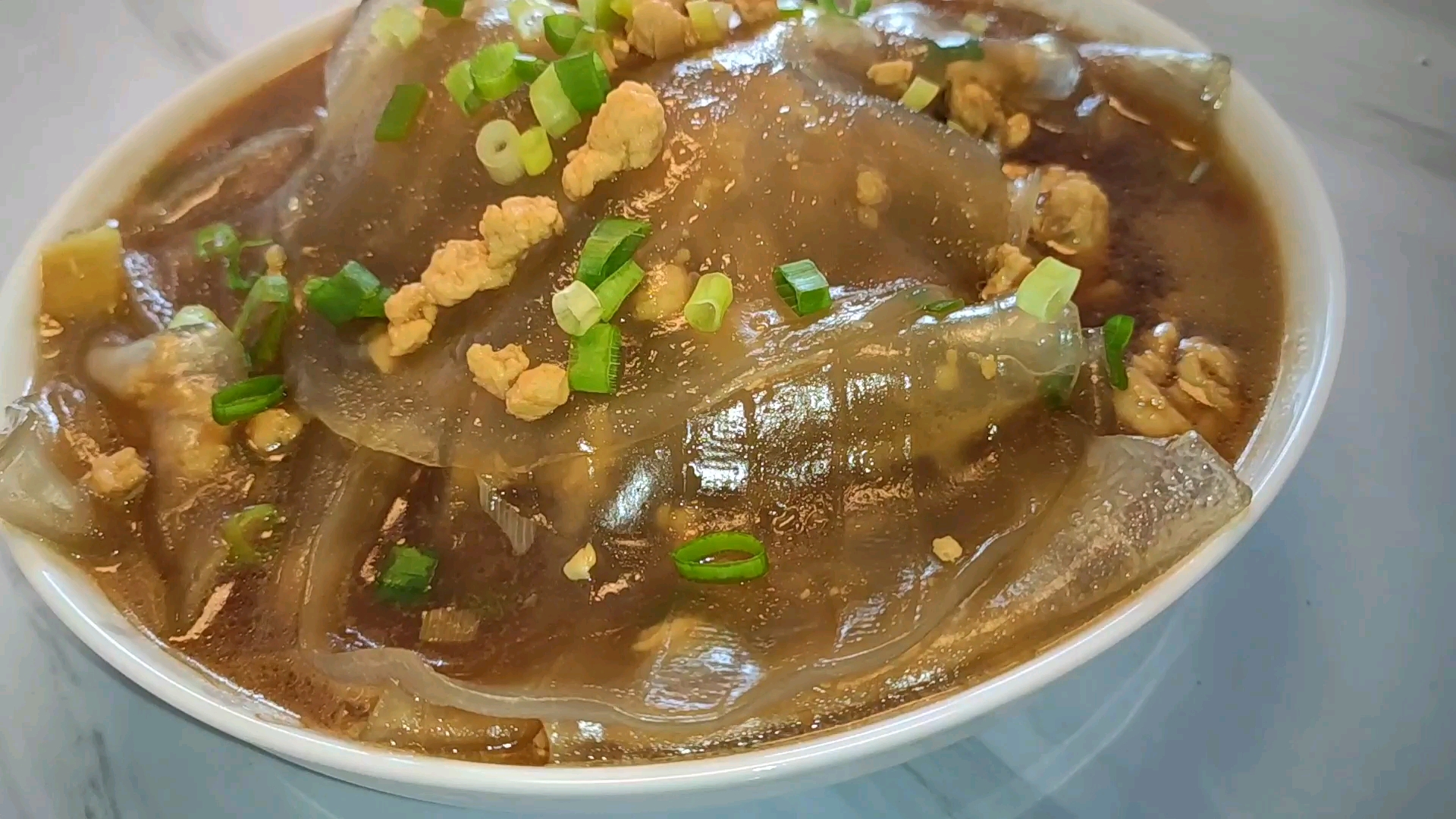 经典家常菜肉末粉皮,柔软嫩滑,色泽红亮,味道鲜美好吃还下饭