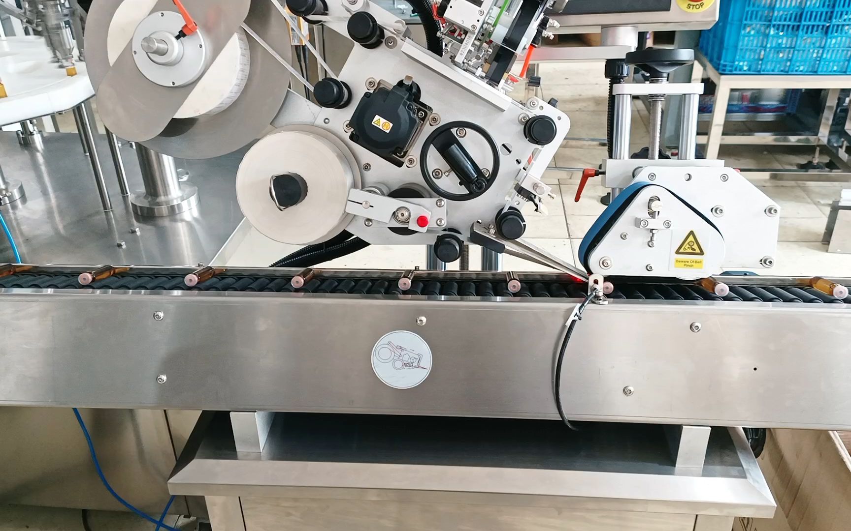 云帆定制口服液精油罐装贴标生产线全自动小型西林瓶液体灌装机