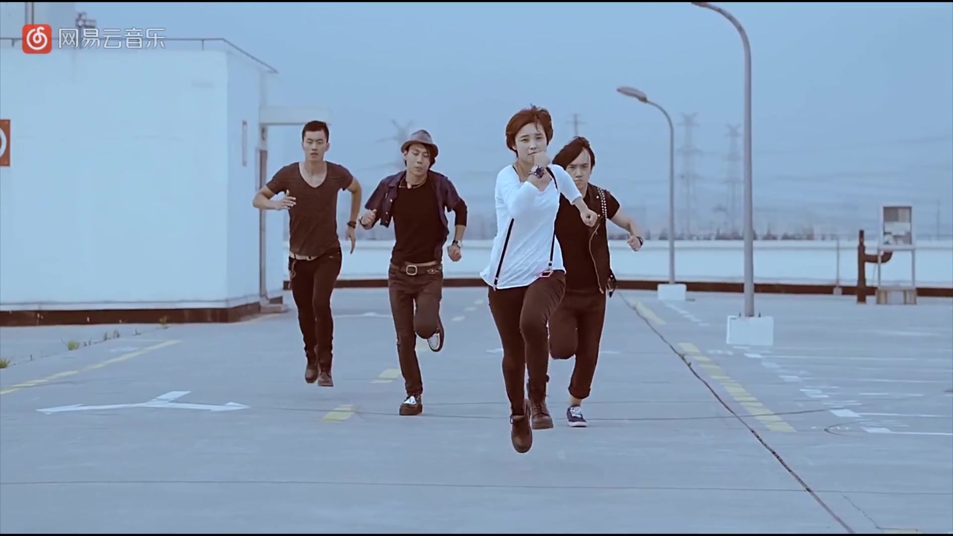 指人儿乐队主唱——jojo