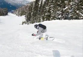 Скачать видео: 请不起滑雪教练19-怎么让刻滑更具风格？一些滑行小技巧