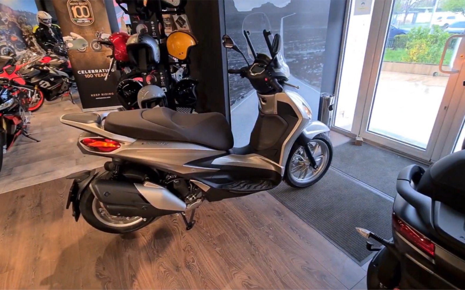 比亚乔 贝弗利 piaggio beverly 400 hpe 2021 grigio cloud walk