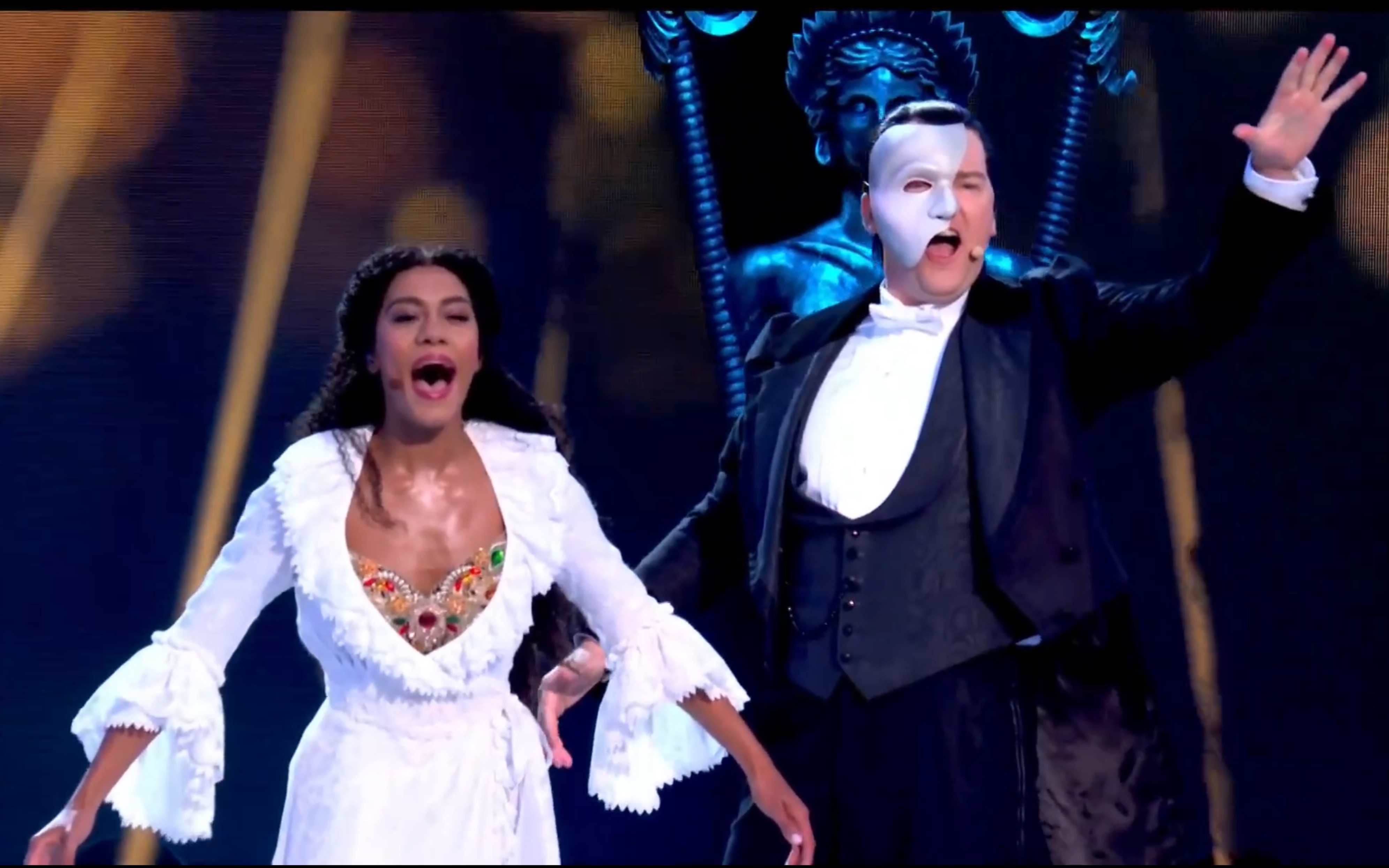 [图]【歌剧魅影】女王白金禧年派对 The Phantom of the Opera 片段 - Lucy St. Louis & Killian Donnelly