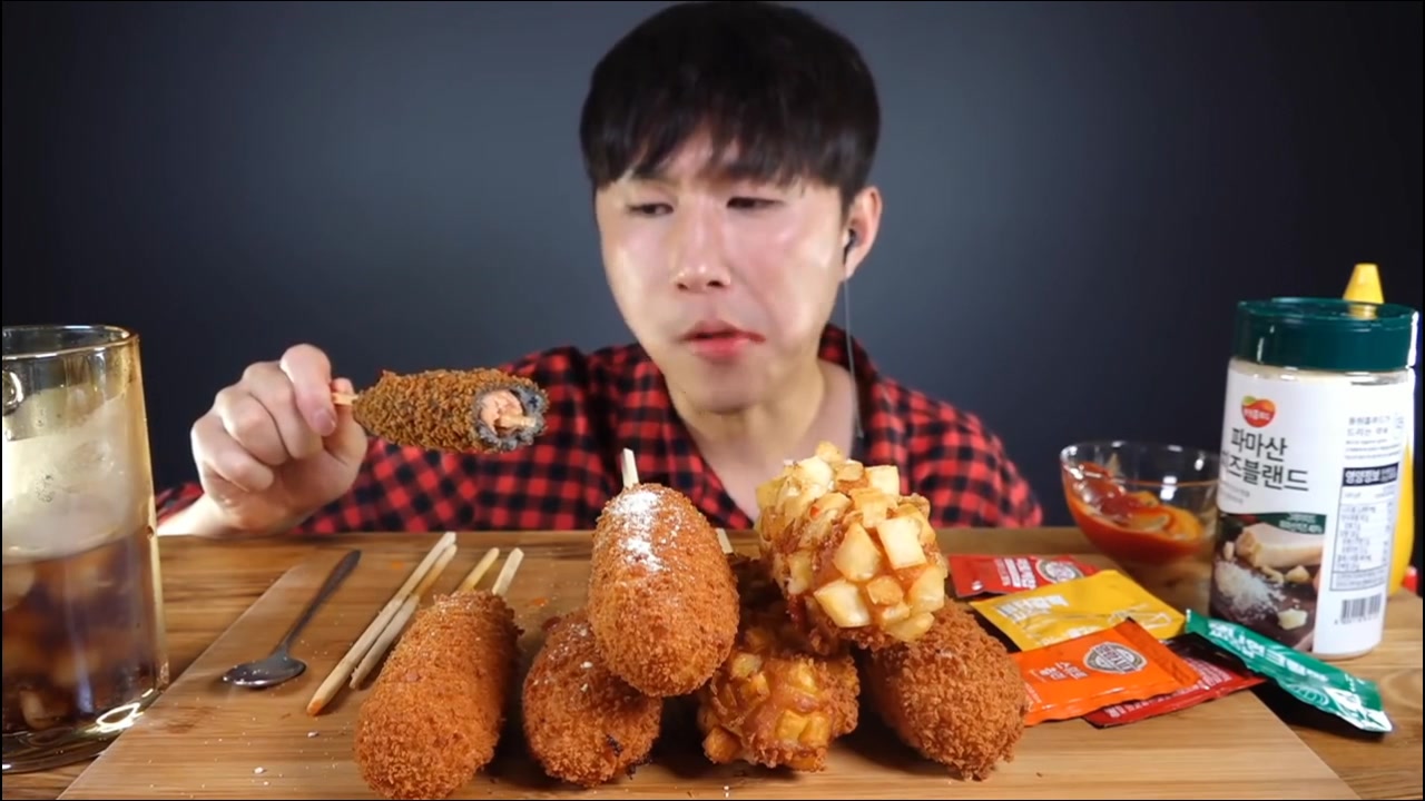 吃播剪说话 东谷小哥吃韩式芝士热狗