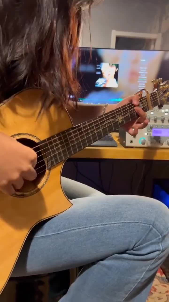 女生甜美音色弹唱周氏情歌半岛铁盒乌托邦吉他银杏全单吉他音乐弹