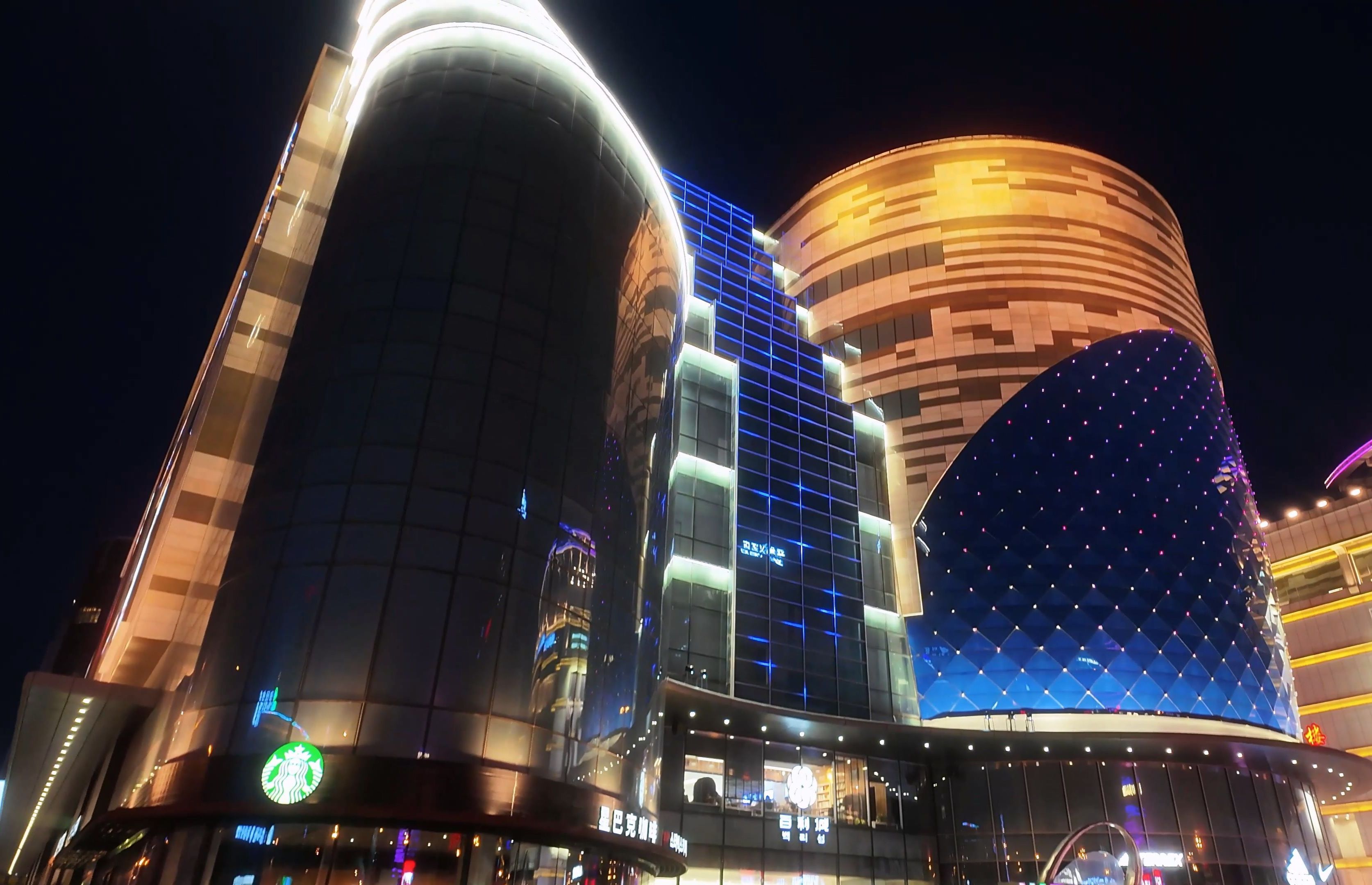 「freeneils vlog」延吉之旅 - 百利城夜景丨希珍烤肉