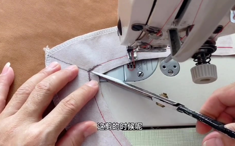 v领内贴边缝制技巧