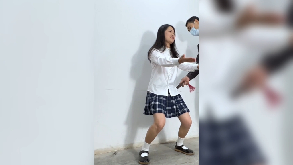 老师被学生家长监督蹲马步完整版46分钟