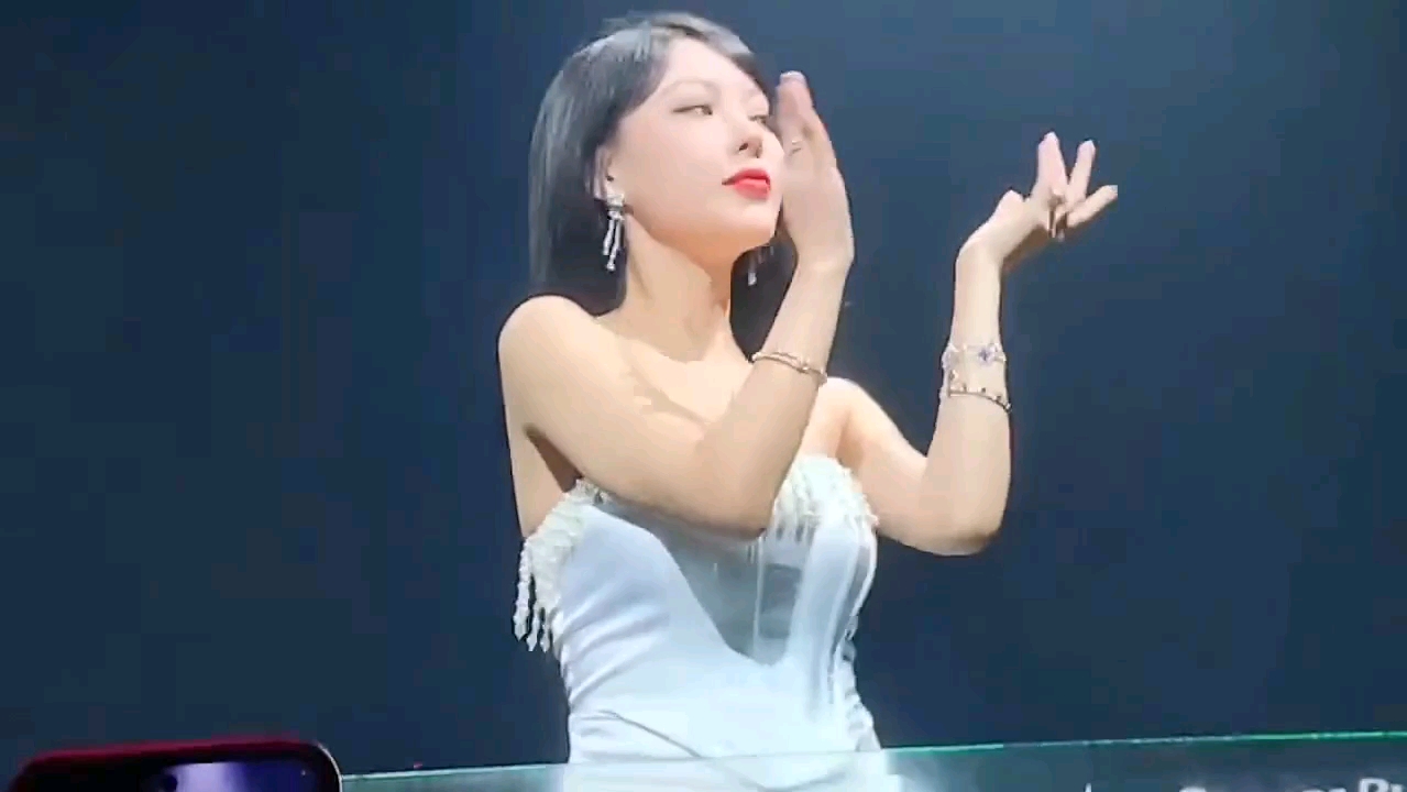 郭美美重操旧业回夜店当dj