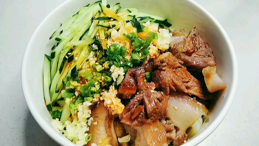 卤味猪头肉拌面