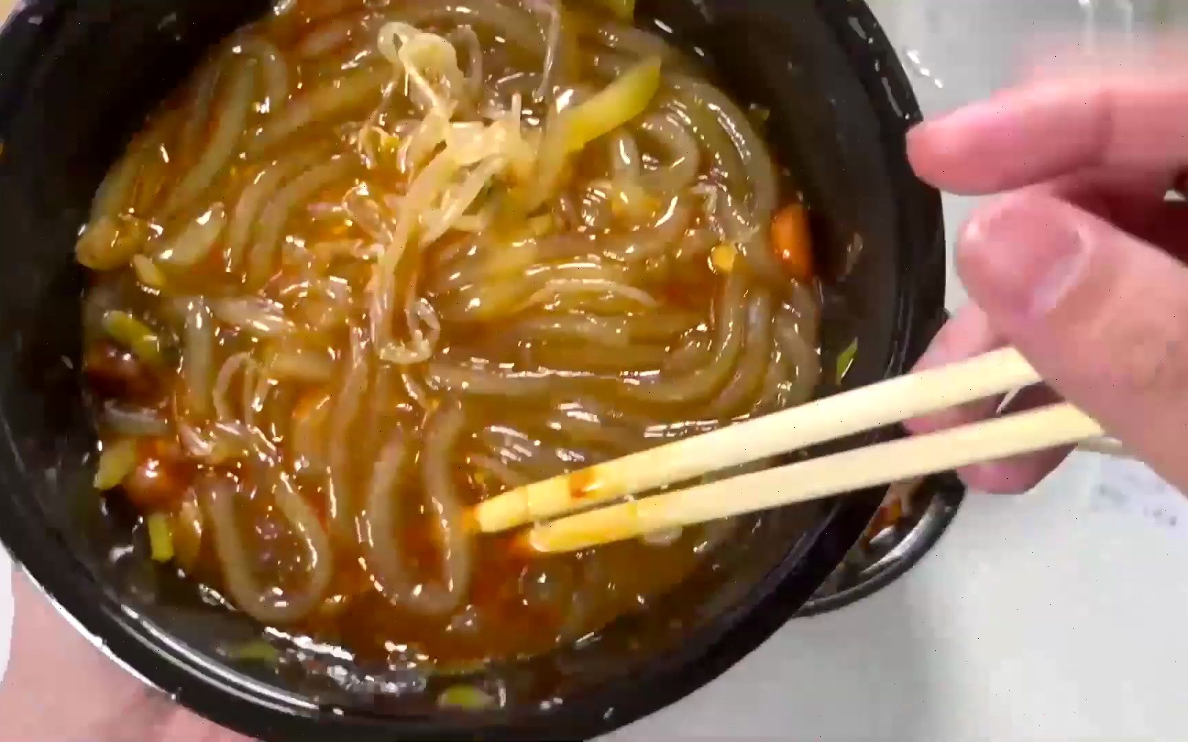 龙攀凤附销量都很高的外卖 销量第一比第五的酸辣粉强在哪里呢?