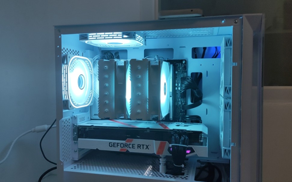 七彩虹3060ti ultra w oc g6x加12490f装机,一次点亮