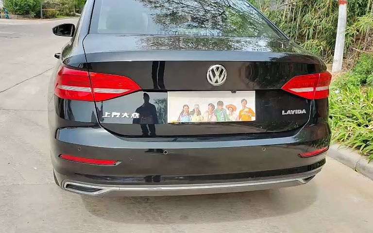 朗逸车尾微微翘起!帅呆了