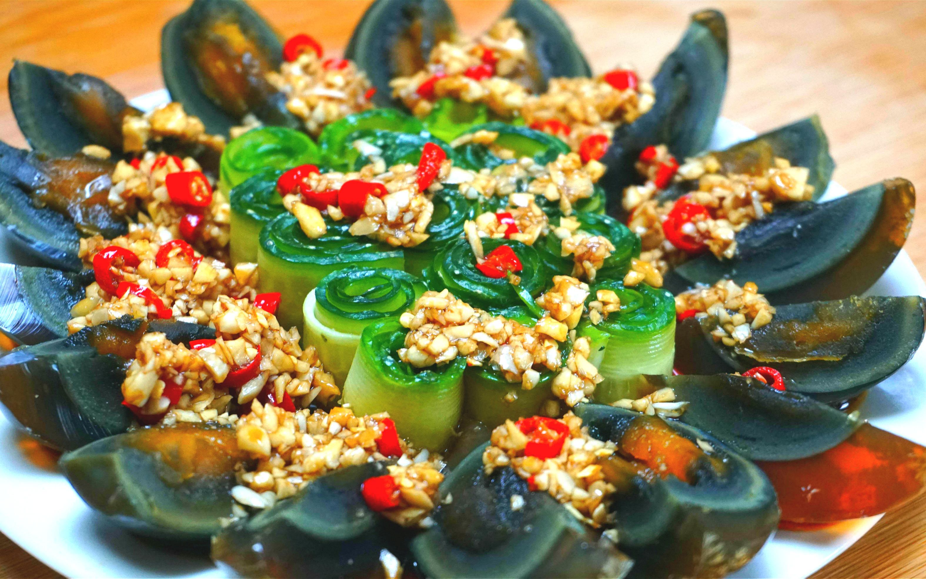 爱喝酒朋友最爱的小凉菜,加根黄瓜简单一拌,5分钟搞定下酒菜_哔哩哔哩