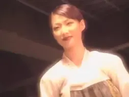 Скачать видео: 天桥风云36必顺穿上韩服美呆了