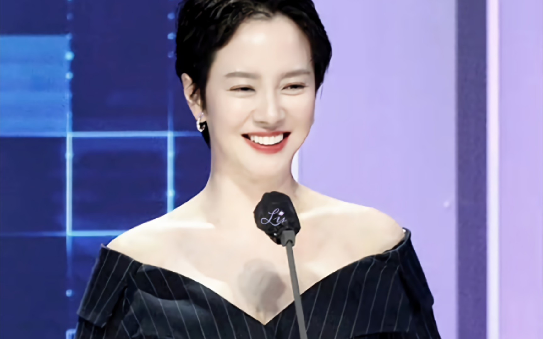 sbs大赏宋可爱宋智孝颁奖片段 恭喜rm节目组获得最优秀节目奖