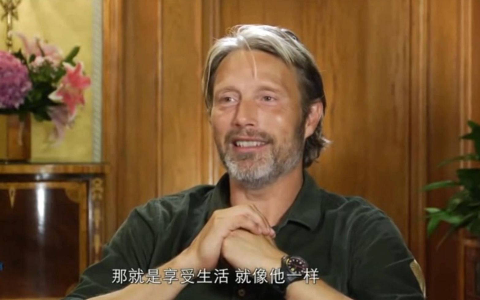 [图]【Mads Mikkelsen】时光专访:演拔使人快乐?与休的化学反应?角色脱离?适当停下好过烂尾?男人与鸡是最爱!翘课拍戏/调整心态小妙招（2015.09）