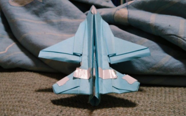 原创枭龙战机终版,有尾喷口,一张a4纸纯折不剪裁,适当反舵可飞行