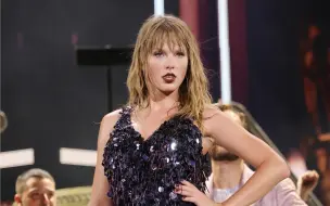 Video herunterladen: 【4K中英字幕】Taylor Swift《Call It What You Want》reputation巡演现场