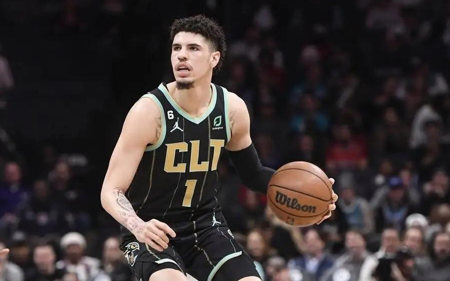 恭喜三球喜提黄蜂队史队史三双王!