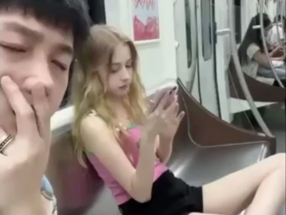 曝光   地铁  小仙女的脚真臭