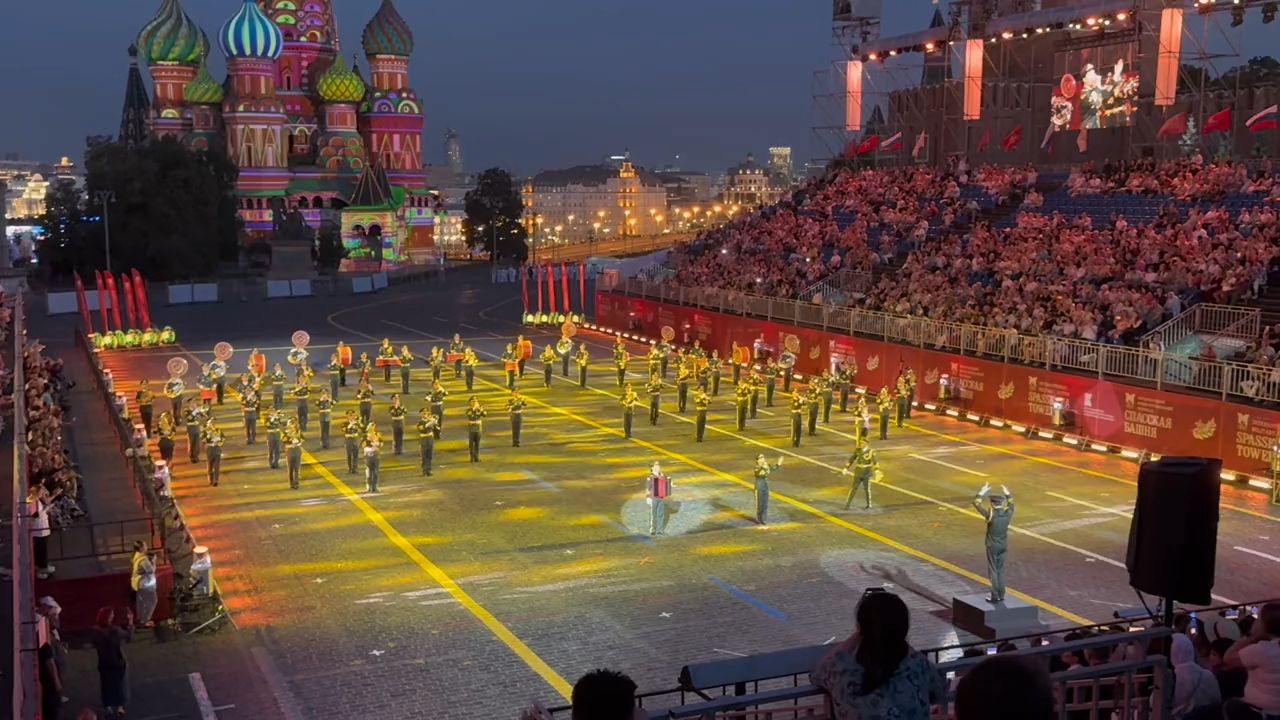 [图]解放军军乐团参加国际军乐节，《钢铁洪流进行曲》响彻莫斯科红场（超长10分钟）