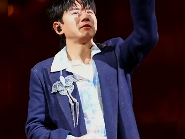 《秋天的童话》#张杰 #秋天的童话#张杰成都演唱会 #张杰跨年演唱会