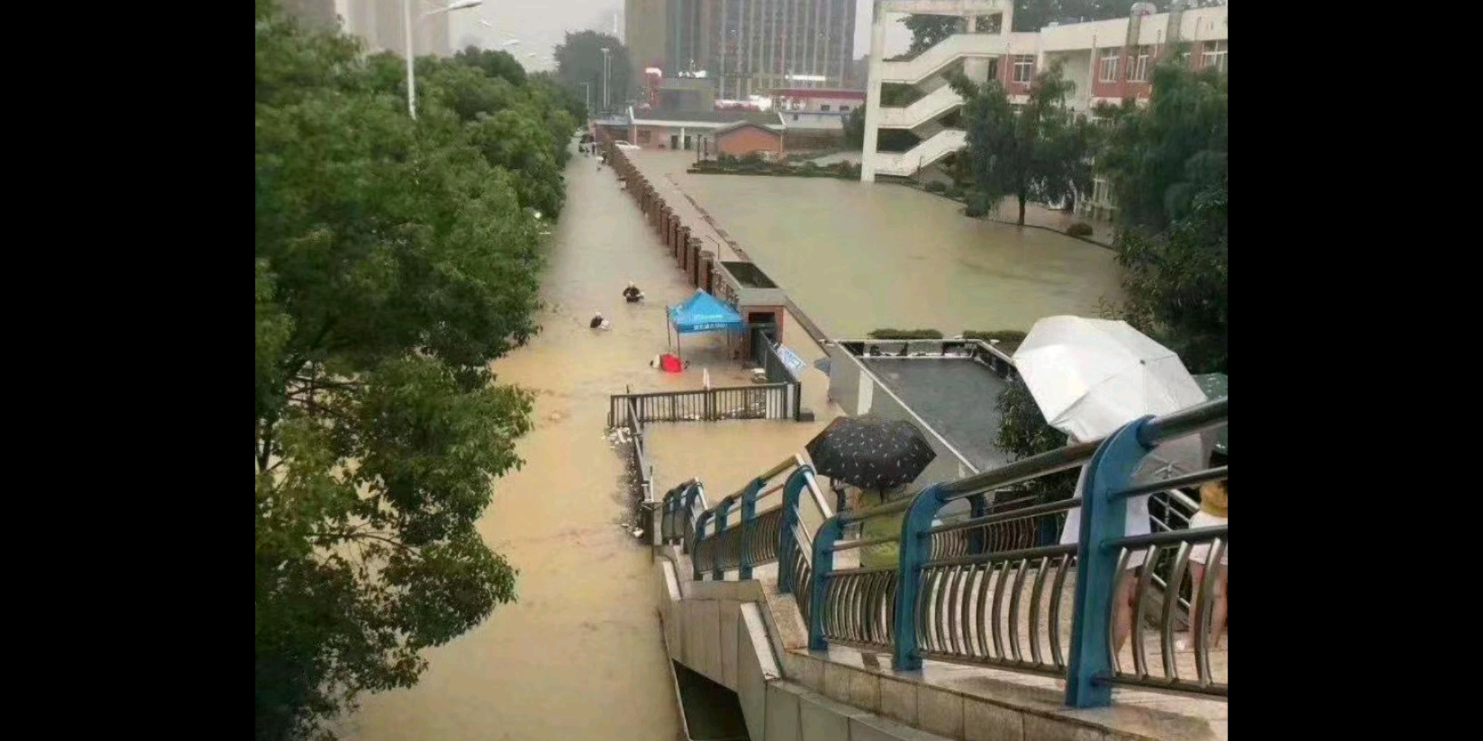 安徽特大暴雨图片