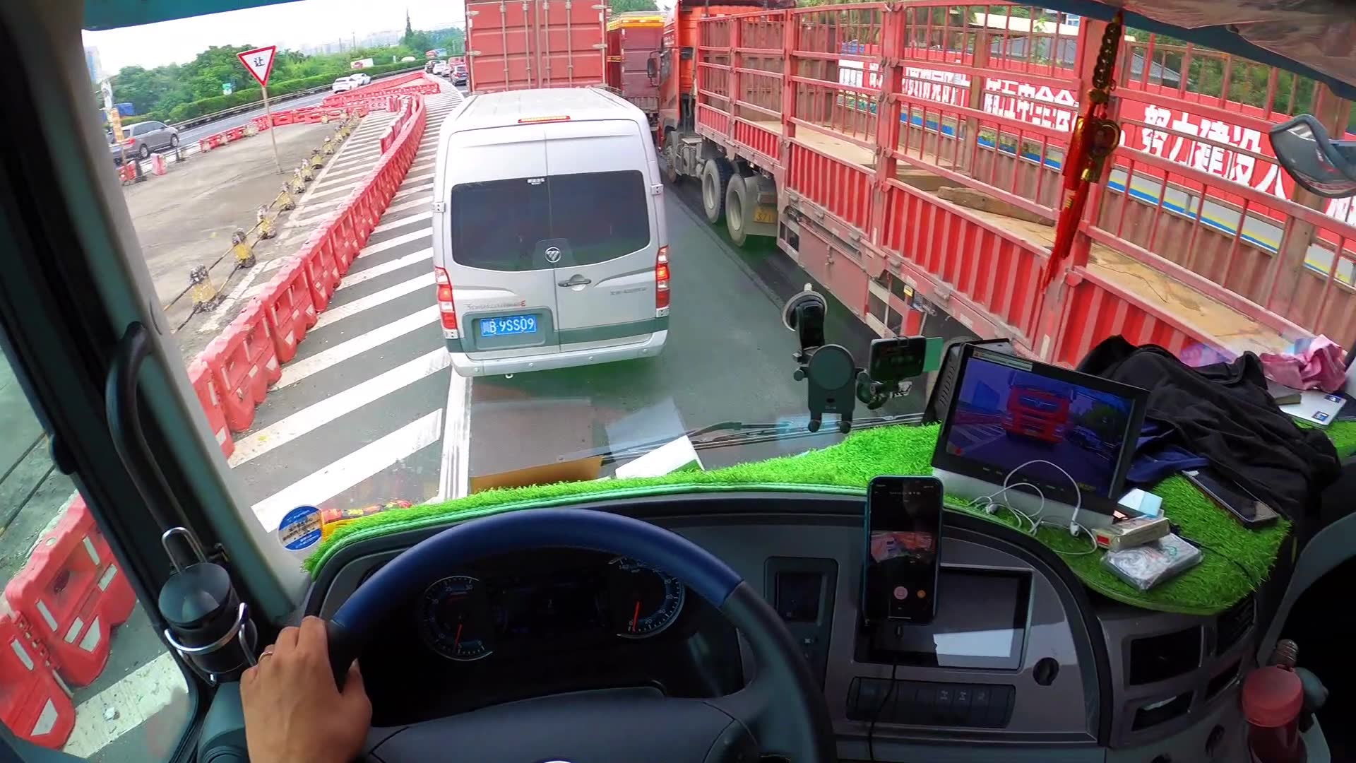 「国内卡车pov第一视角」高速匝道,鲁q那么着急干嘛