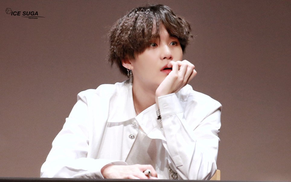 闵玧其虽然经常是小抱怨的语气但是实在是太可爱了是口嫌体正直的傲娇