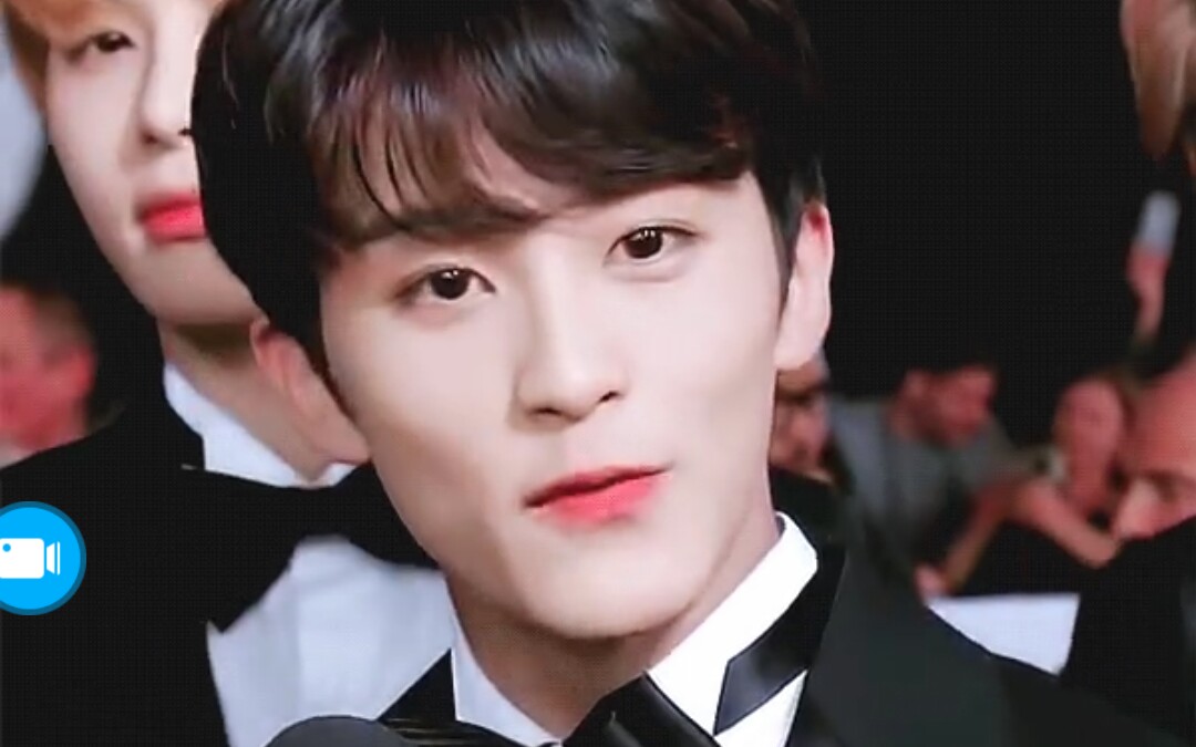 [韩国热议]nct成员mark黑发vs金发,你喜欢什么颜色?